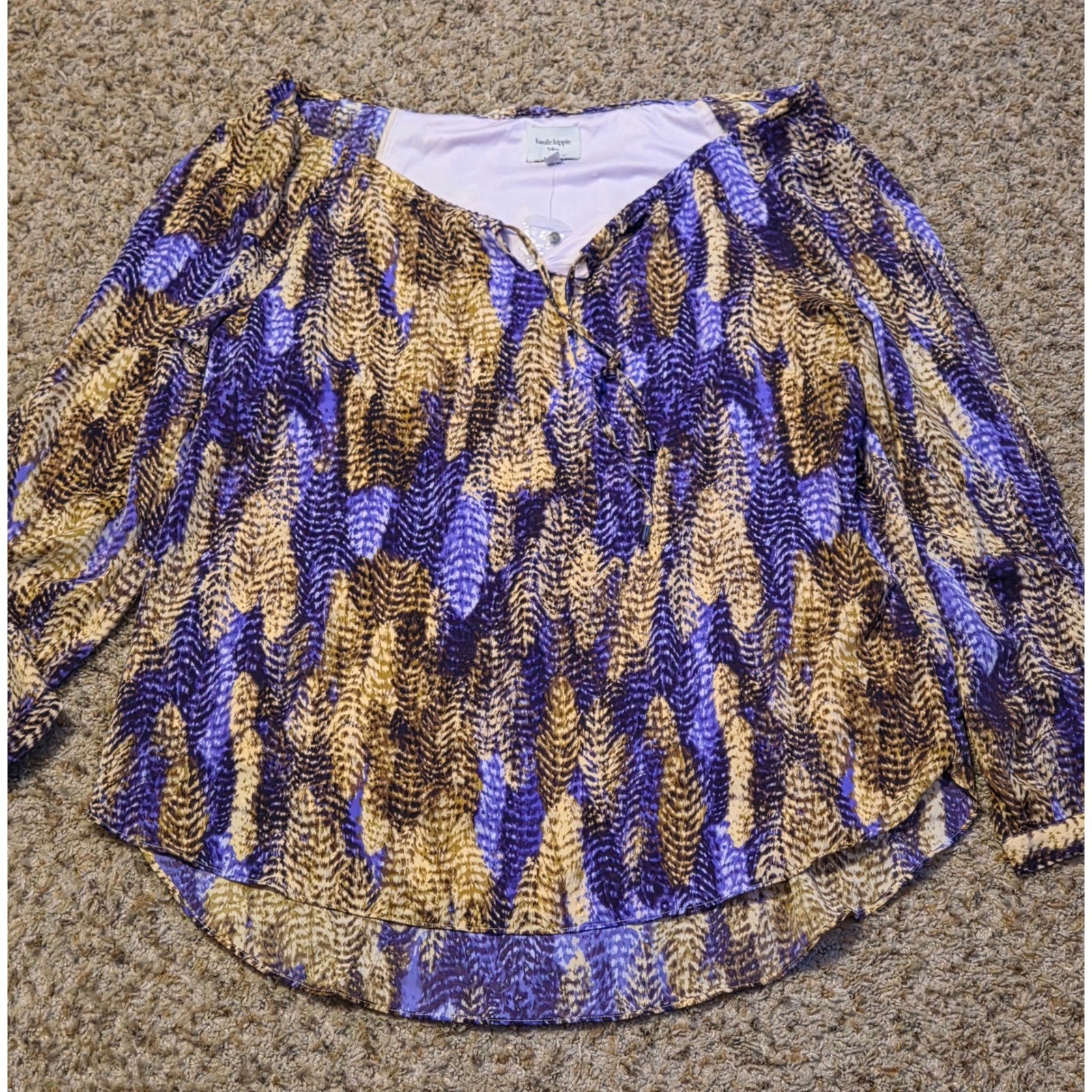 NWT Haute Hippie Abstract Print Blouse Women’s Size Large V-Neck Tie Front