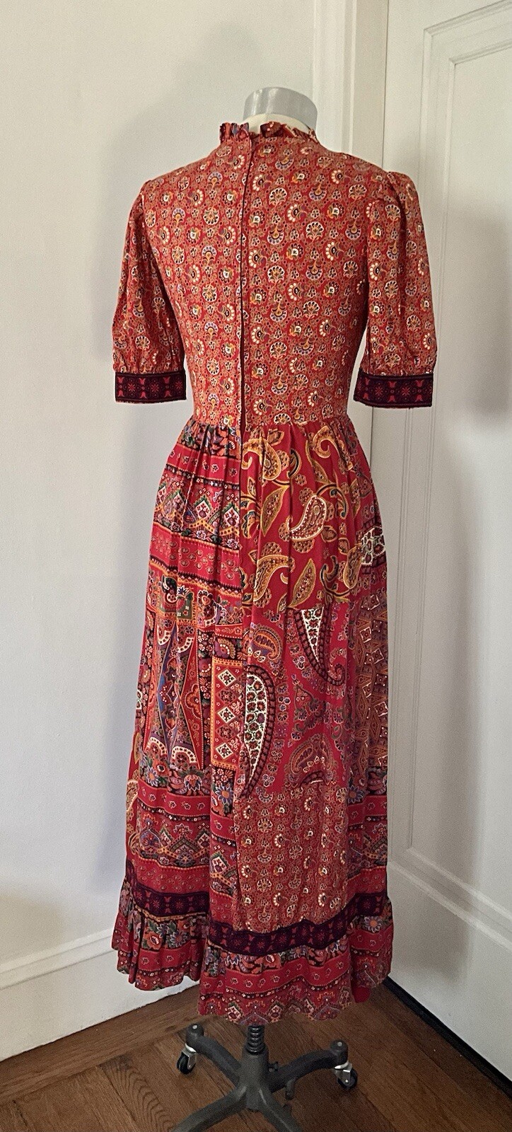 Vintage c.1970 Mountain Artisans Paisley Cotton Dress