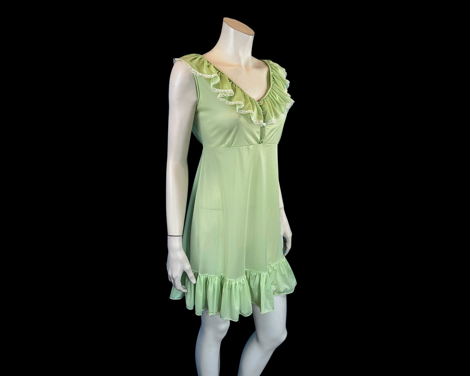 70s Pastel Pistachio Green Babydoll Nightgown with Ruffles and Lace | S M