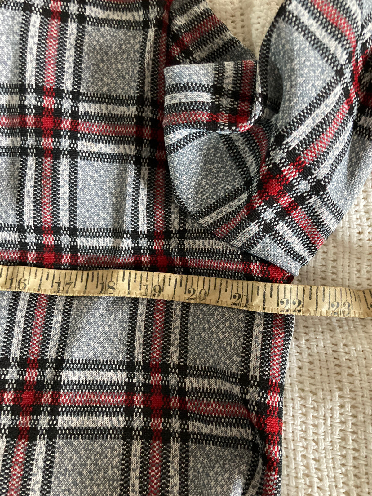 18 Gray Red Plaid Lightweight Barn Jacket Vintage 70s Shirt Stretch knit Top