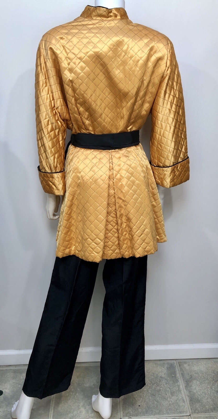 VTG 1940s *CHAMPAGNE GOLD Rayon Quilted SATIN Princess-Cut HOSTESS JACKET