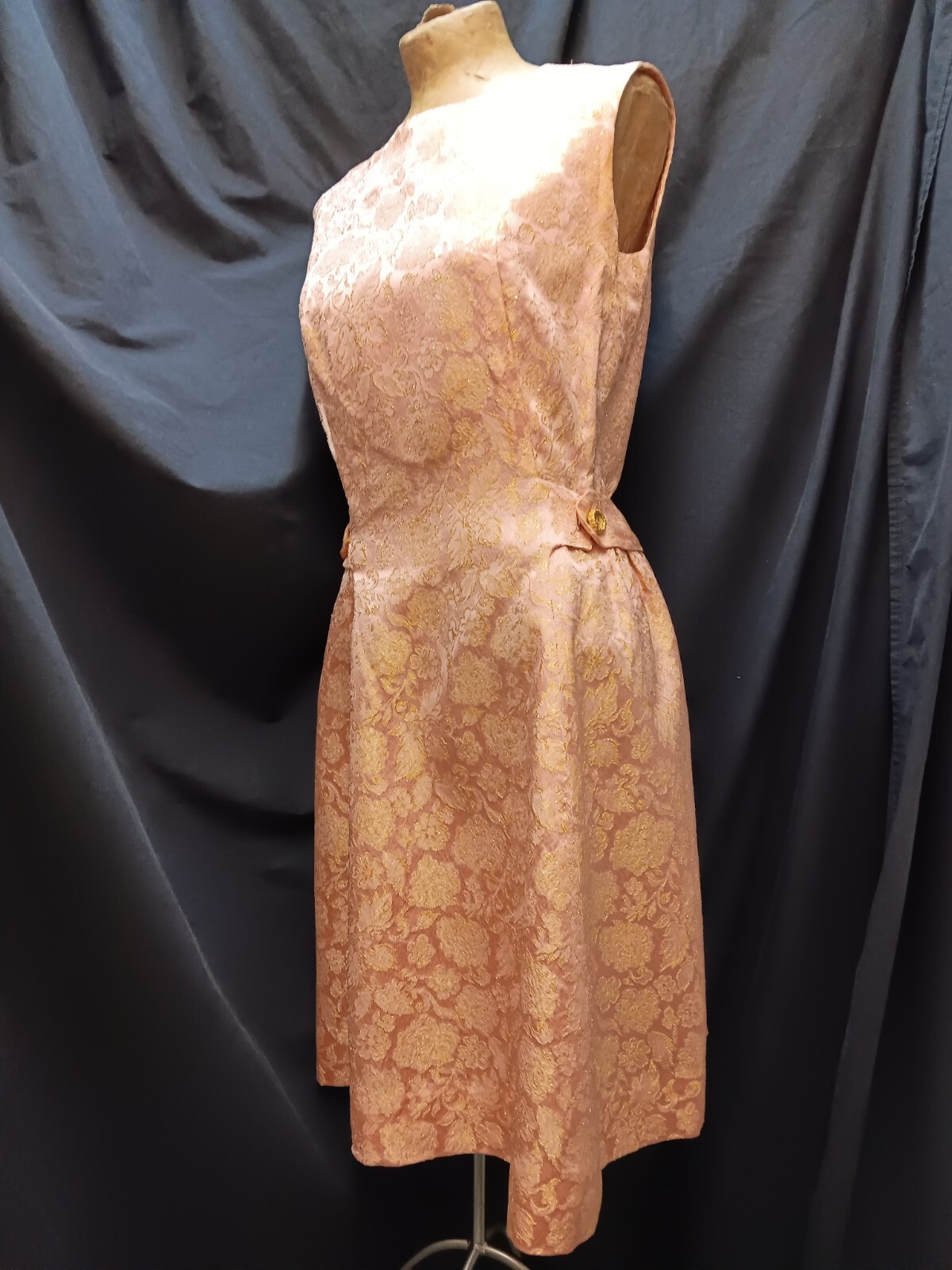 Vintage 1960’s Pink & Metallic Gold Rayon Mod Dress Size Medium