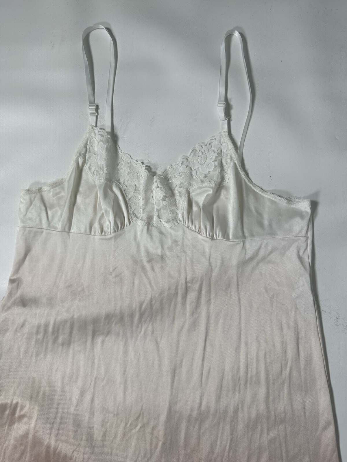 Vintage VASSARETTE Ombré White Blush Pink Silky Full Slip w/ Lace Size 28” 38/44