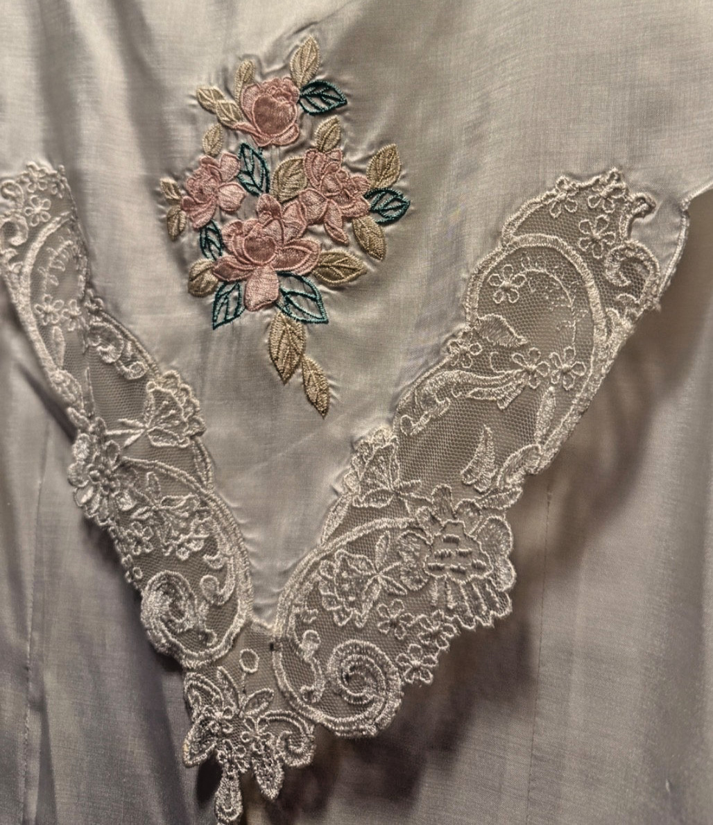 Blouse Vintage Nicola Size 10 Embroidered, Lace, White, Button back and cuffs