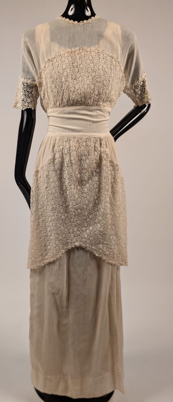 BEAUTIFUL EDWARDIAN LACE + MUSLIN LONG WEDDING DRESS  / GARDEN GOWN W PROVENANCE