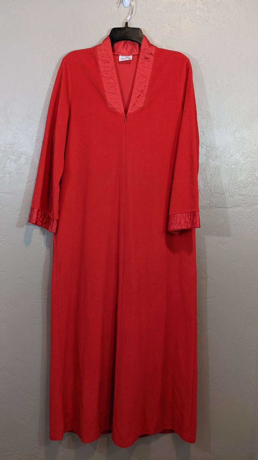 VTG JC Penney Misses Medium Red Dacron Polyester Quilted Design Front Zip Robe
