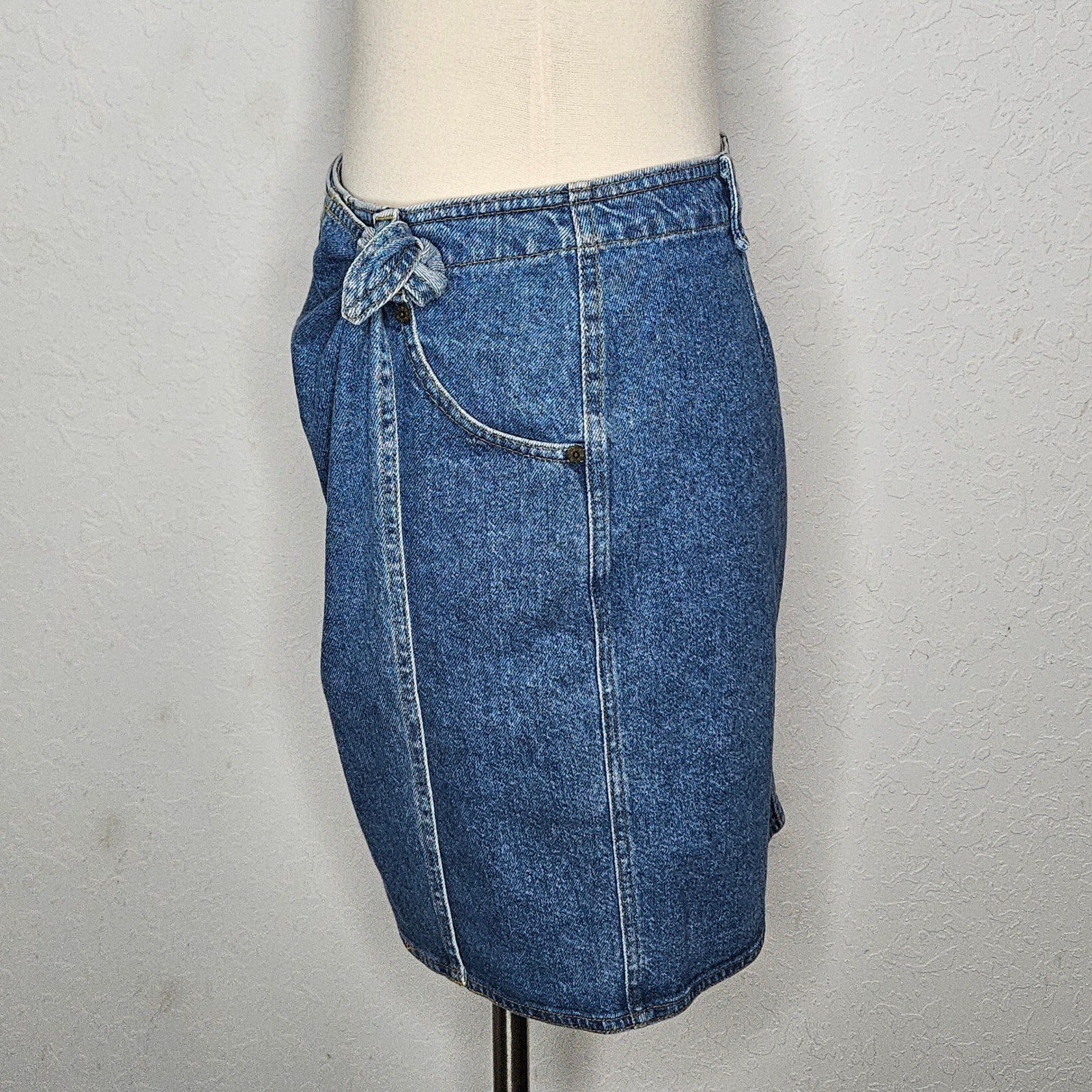 Vintage Dockers Levi’s Denim Wrap Skirt Medium Wash Blue Made in USA Size 10 12