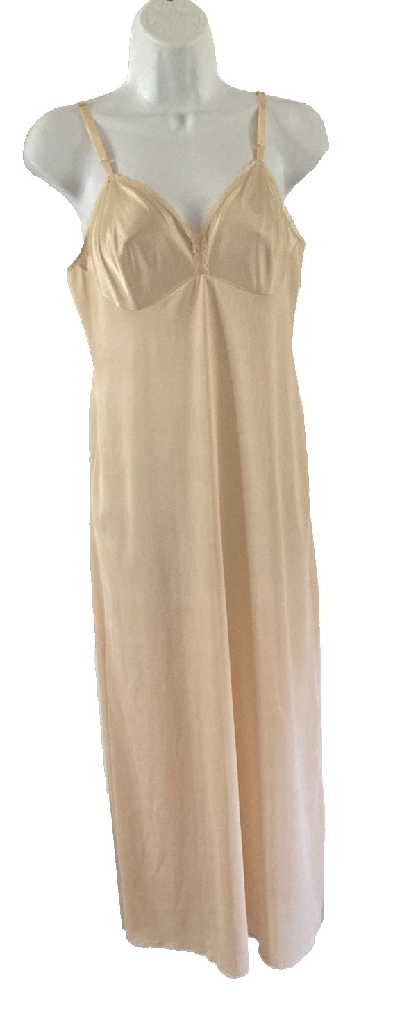 VTG Vanity Fair Beige Nylon Antron III Full Slip Dress Lingerie Lace Size 34 LL