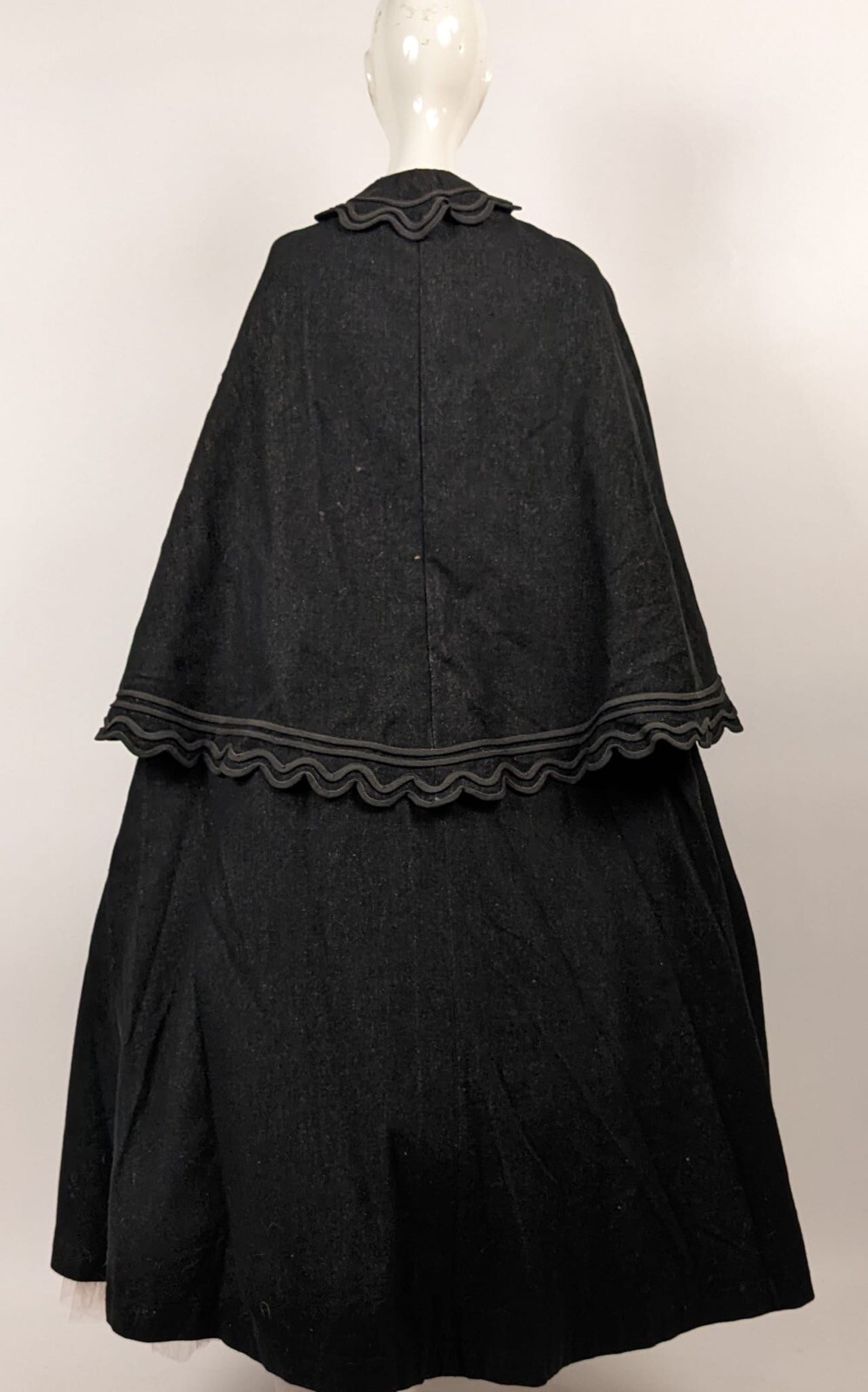 MID 19TH C BLACK & GRAY FLECKED WOOL 2 PC CLOAK W GUTTA PERCHA BUTTONS