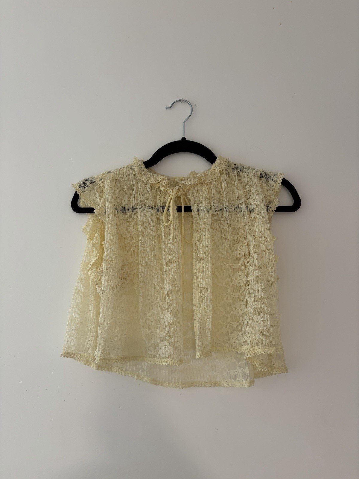 Vintage 60s-70s Lacy Top Women’s Size S Short Sleeve Blouse Yellow lace Coquette