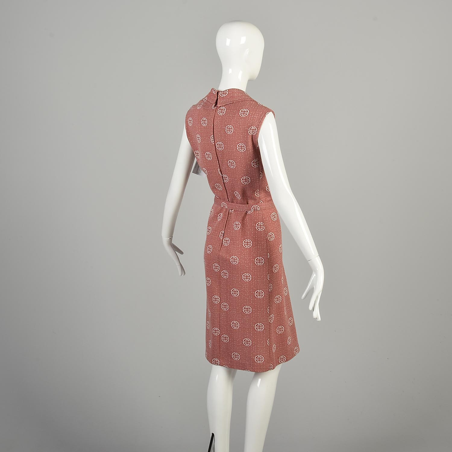 1970s Large Asian Pattern Sleeveless Dress Belted Knee length Wing Collar