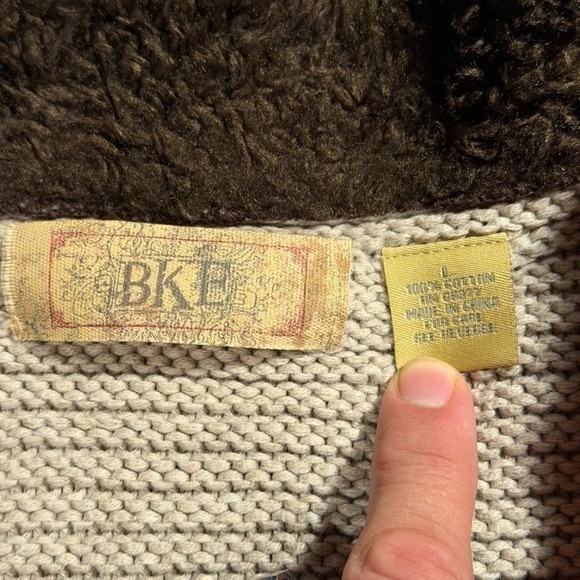 Vintage BKE cream zip up sweater with faux fur collar Size Large