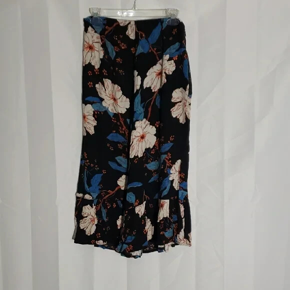 Vintage 90’s Billabong Floral Print Women’s Culottes Black and Blue Size 8 pants