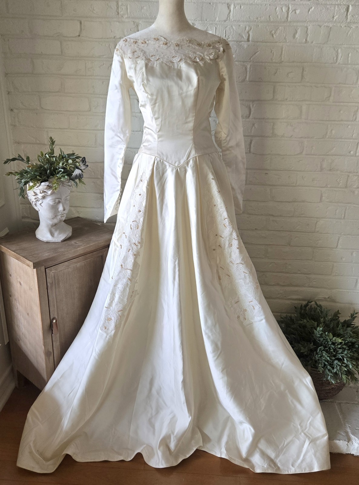 Vtg 1950s Romantic Ivory Beaded Lace Applique Wedding Gown, XS/2