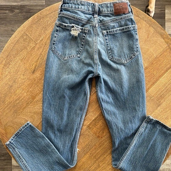Hollister Women’s Ultra High Rise Mom Jeans 000R W23R Distressed Vintage Stretch