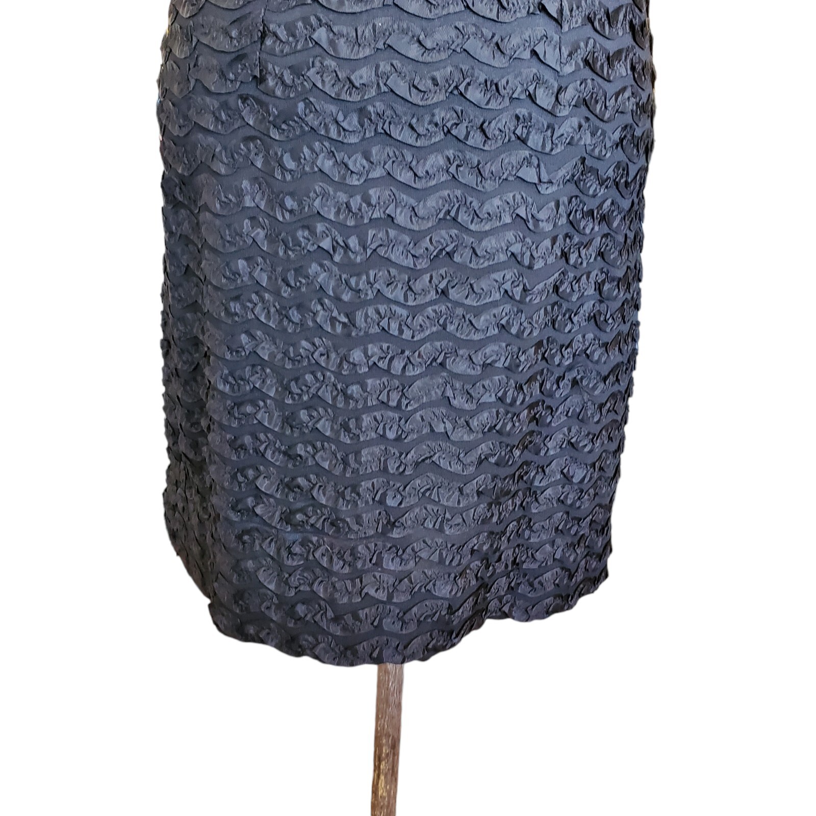 Vintage 60s Mod Black Sleeveless Textured Ruffle Dress Size 6 To 8 Knee Length