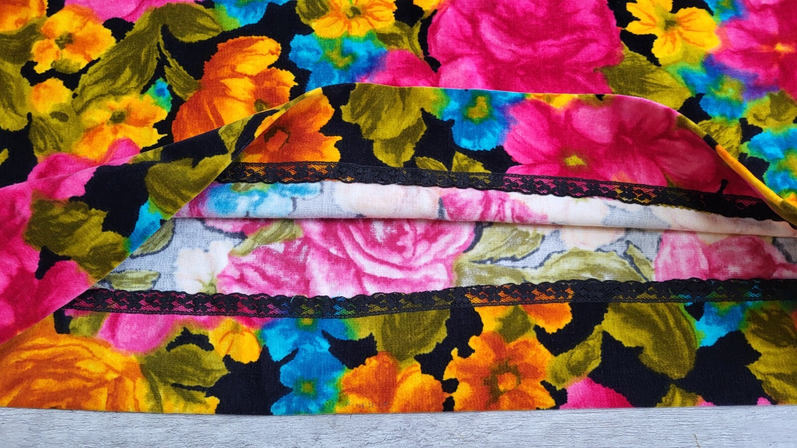 Vintage Bright Floral Rose Print Velvet Long Skirt – Waist 27 inches – EUC