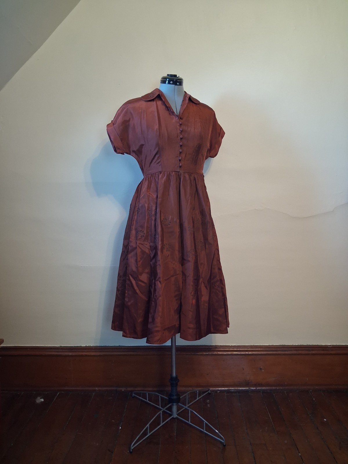 1940s 1950s dress, Johnathan Logan Embroidered Size 11 Elegant Dress