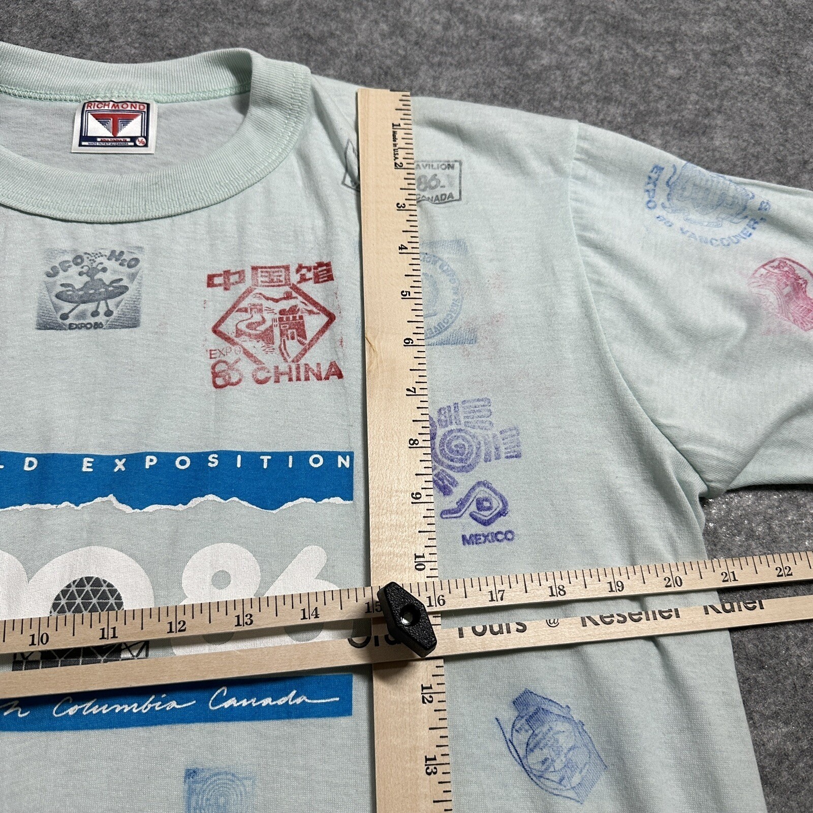 Vtg Expo 86 T-Shirt Womens Large White Passport Stamp Graphic Fruit of the Loom