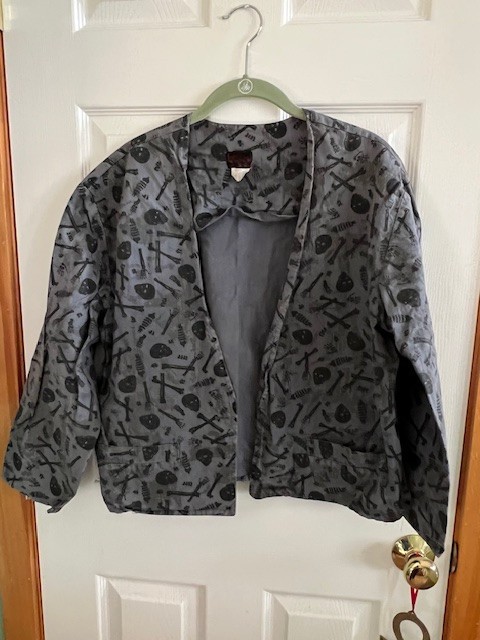 Vintage 1980s women’s grey skull and bone pattern cotton jacket