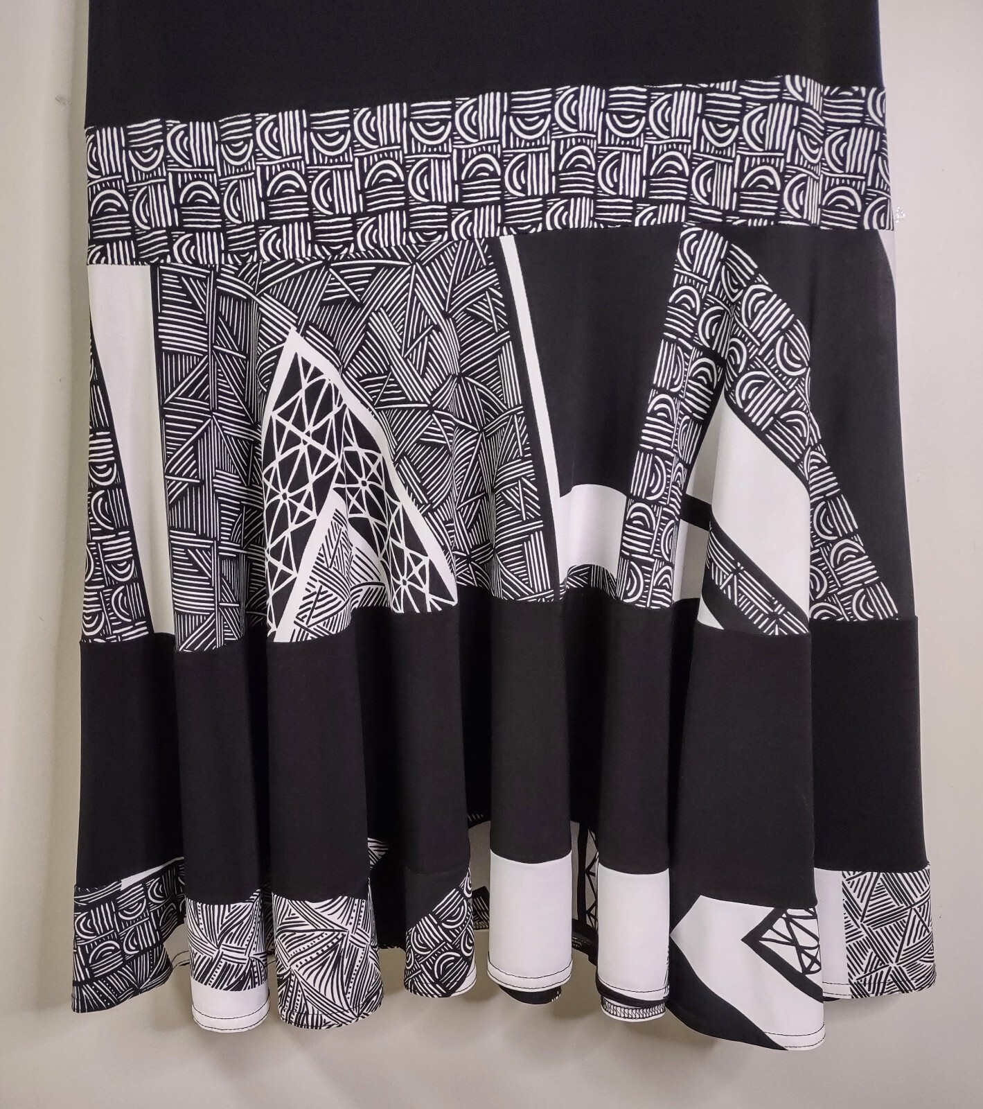 Joseph Ribkoff Vintage Black White Geometric Fit And Flare Dress Deep V-Neck 12