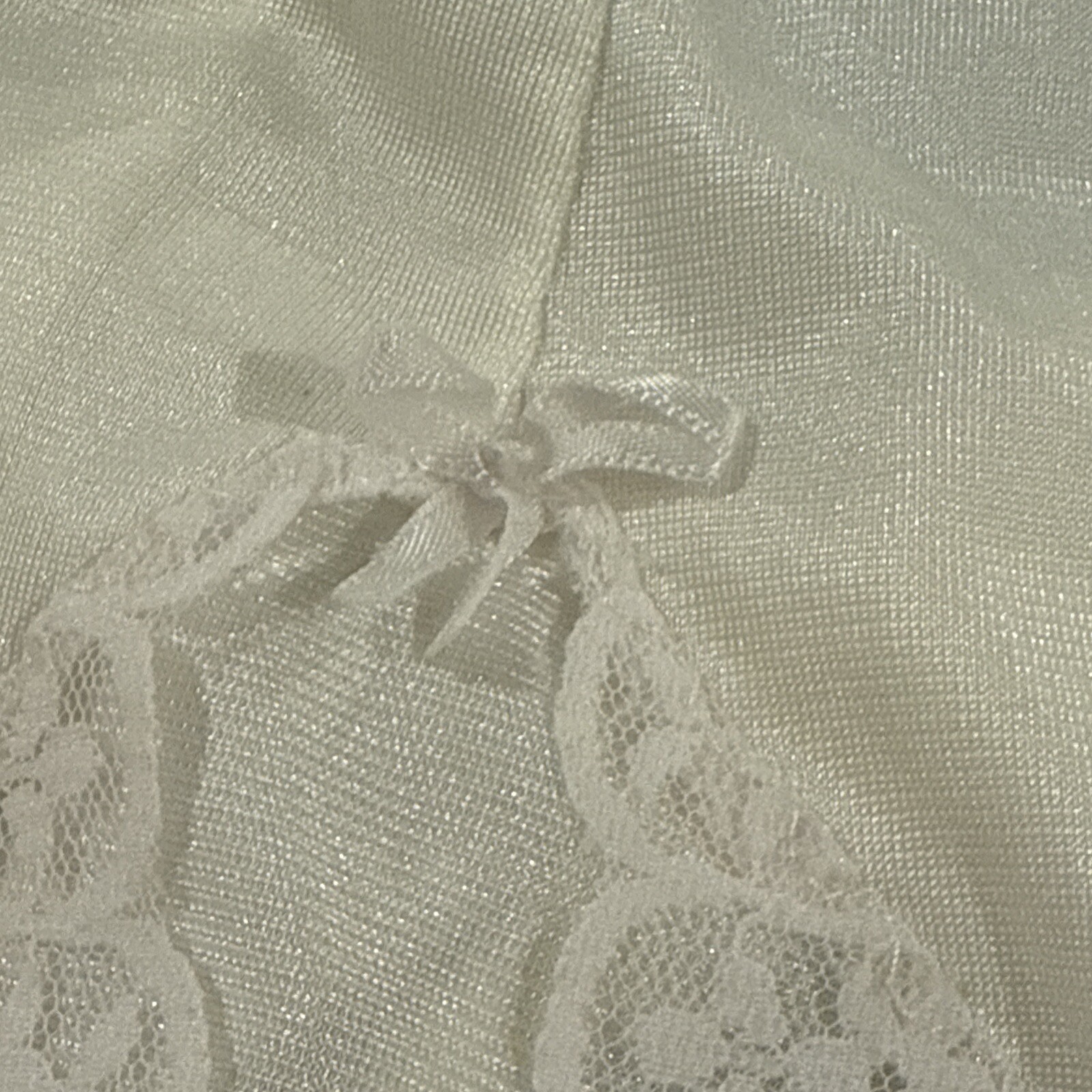 VTG 90’s Women’s Off White Nylon Wide Lace Elastic Waist Side Slit Half Slip L