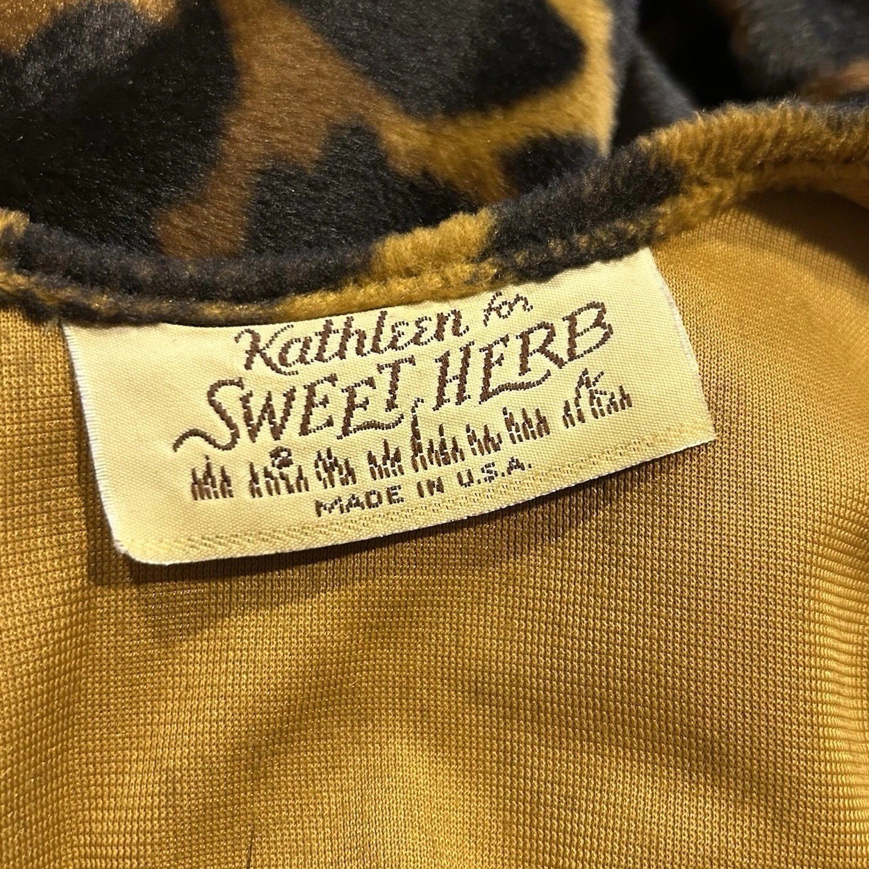Kathleen For Sweet Herb Vintage 1980’s Velour Poncho Cape Giraffe One Size