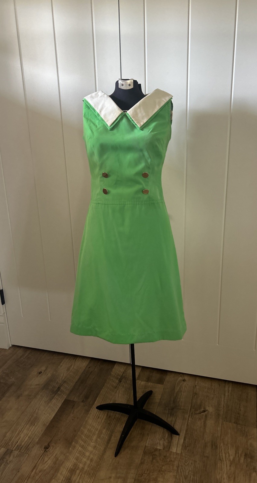 Vintage 1960’s Bobbie Brooks Mod Green Sleeveless Shift Dress Gold Buttons
