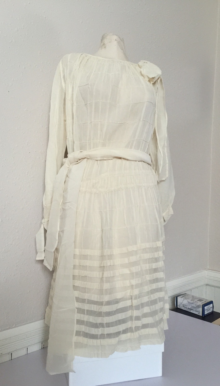 ART DECO 1920’s ANTIQUE CREAM FRENCH COTTON LIGHT SHEER FLAPPER DRESS WEDDING