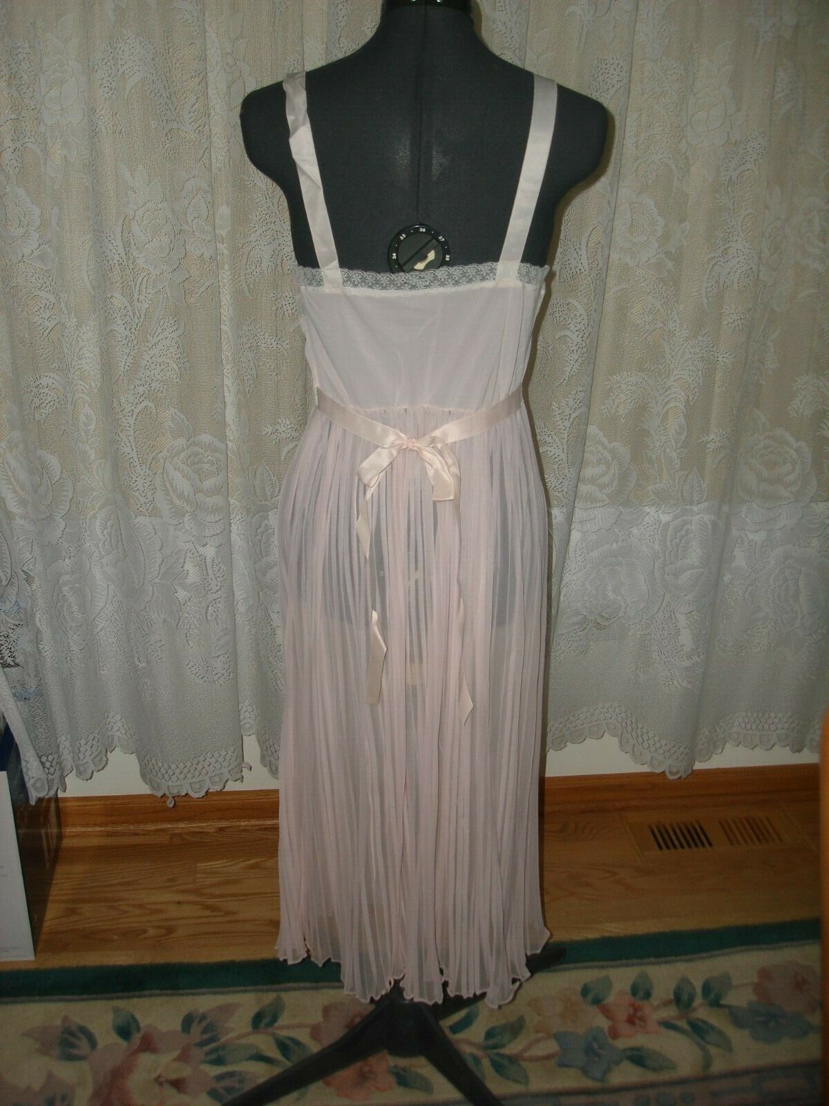 Vtg Beautiful 50’s Seamprufe Pink Nylon Lace Harmony Pleated Sheer Night Slip 34