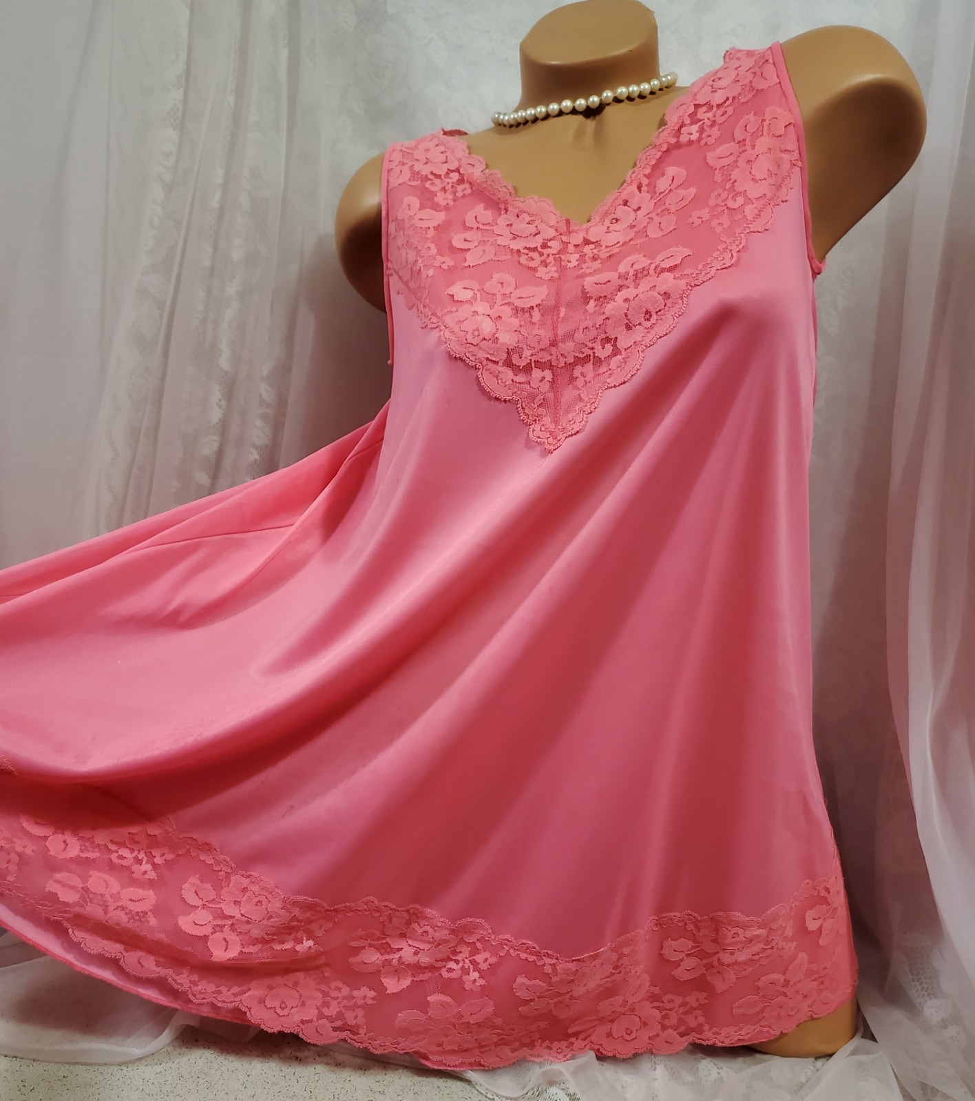 VTG PiNK HENSON KiCKERNiCK NYLON CHEMiSE SLiP DRESS W/LACE