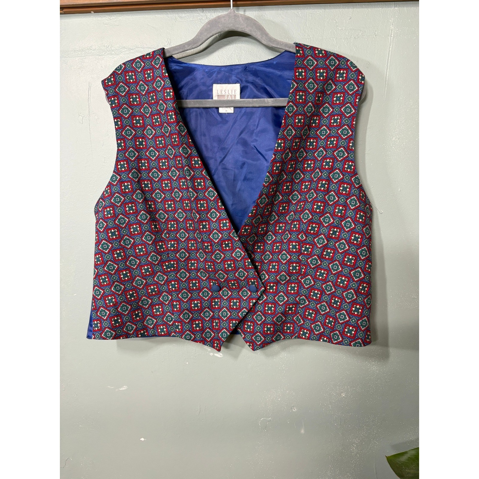 Leslie Fay Petite Vintage Rayon Vest Red Blue Geometric Diamond Print Size 16