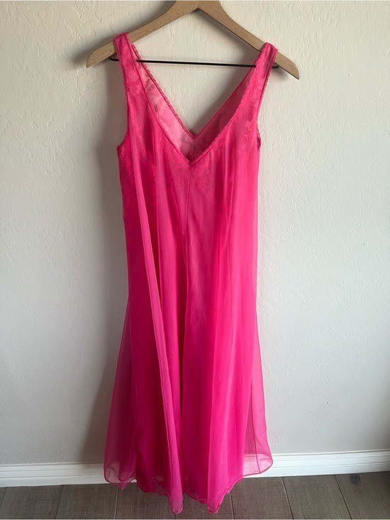 VTG 32 Vanity Fair Pink Glamour Sheer Floral Overlay Chiffon Nylon Nightgown