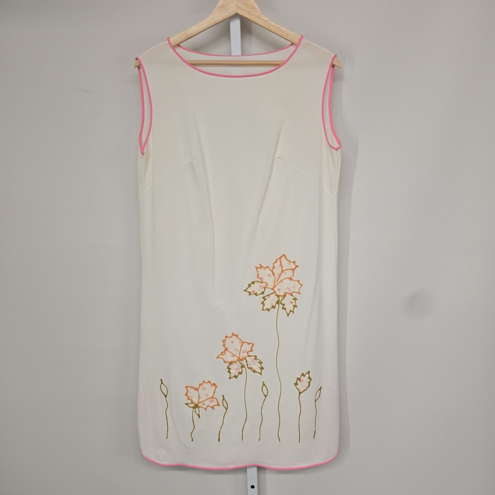 Vintage White Sleeveless Shift Dress Pink Trim Floral Applique Mod 60s Style