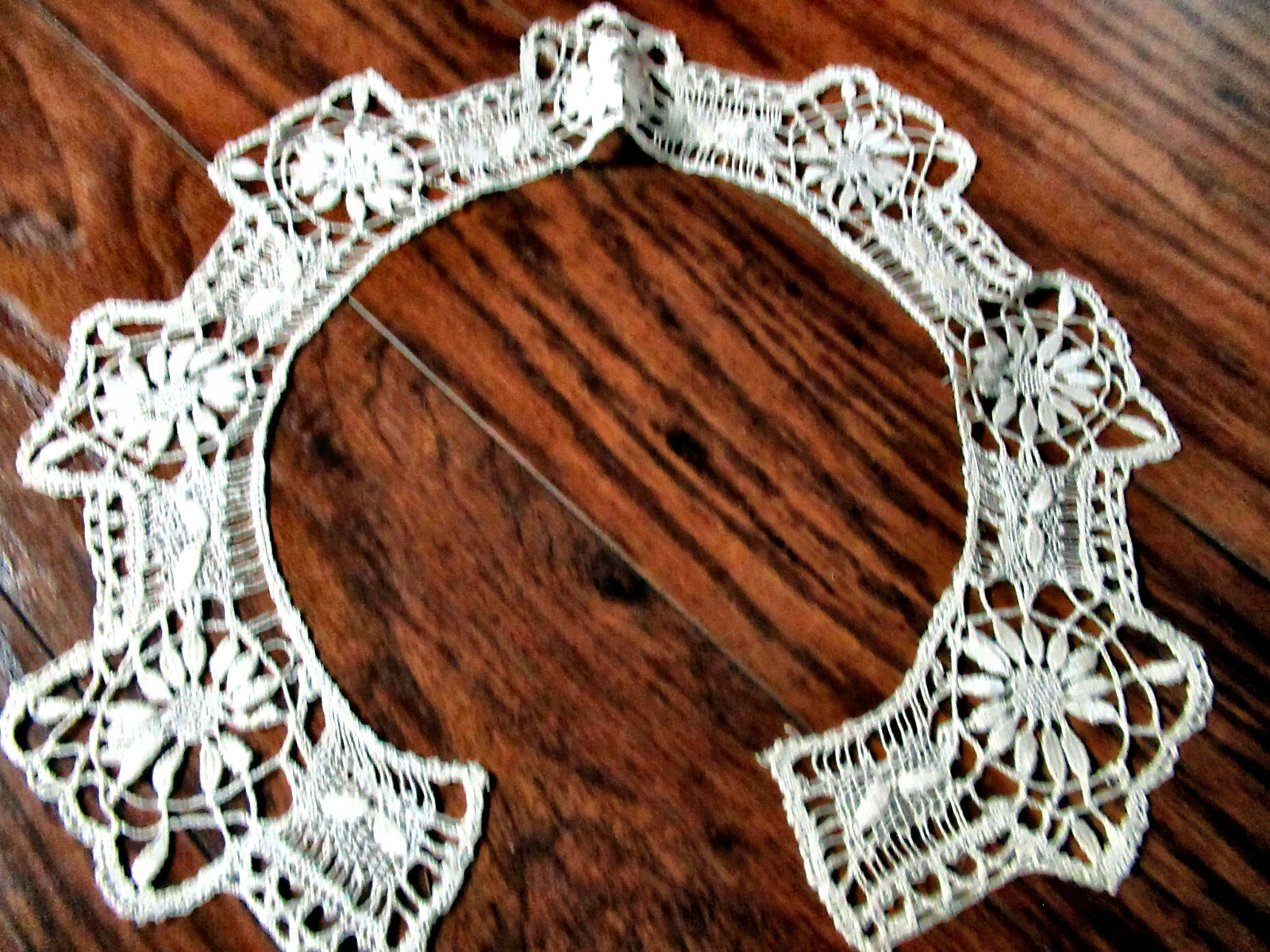 Vtg Lady’s Dress Collar Ivory Handmade Cluny Lace 3-D Appliqued Vines