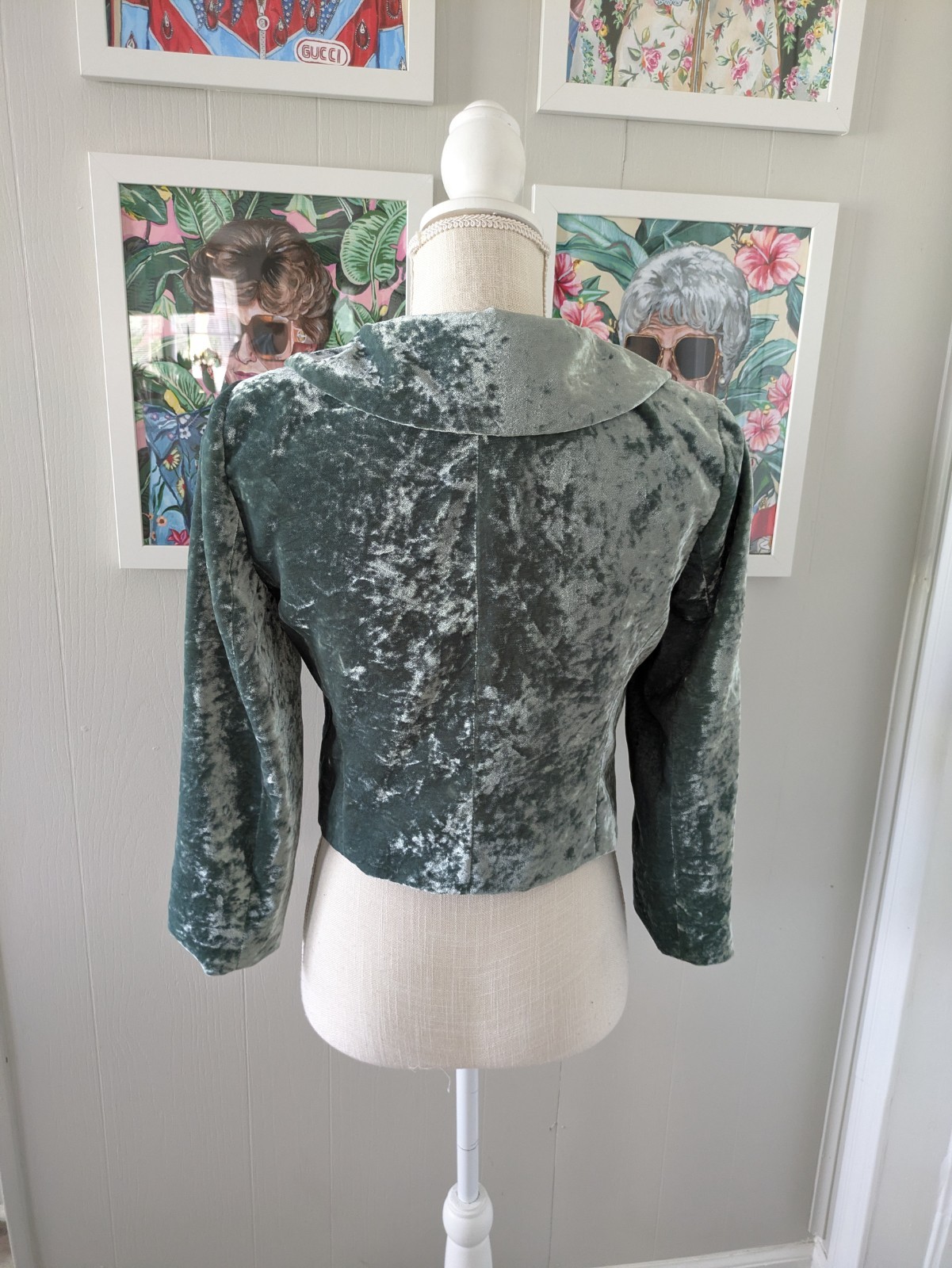 Vintage Bloomingdale’s Sage Green Crushed Velvet Peter Pan Collar Cropped Blazer