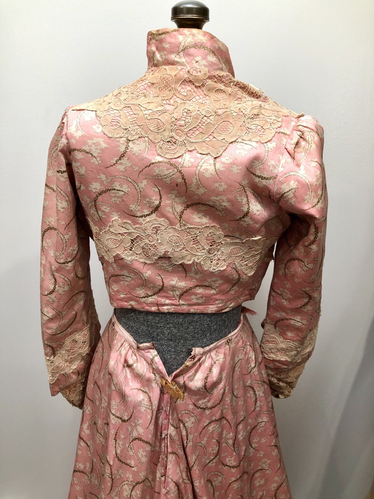 Antique VICTORIAN 1900s GIBSON GIRL Pink Paisley TRAINED GUIPURE LACE 2Pc GOWN