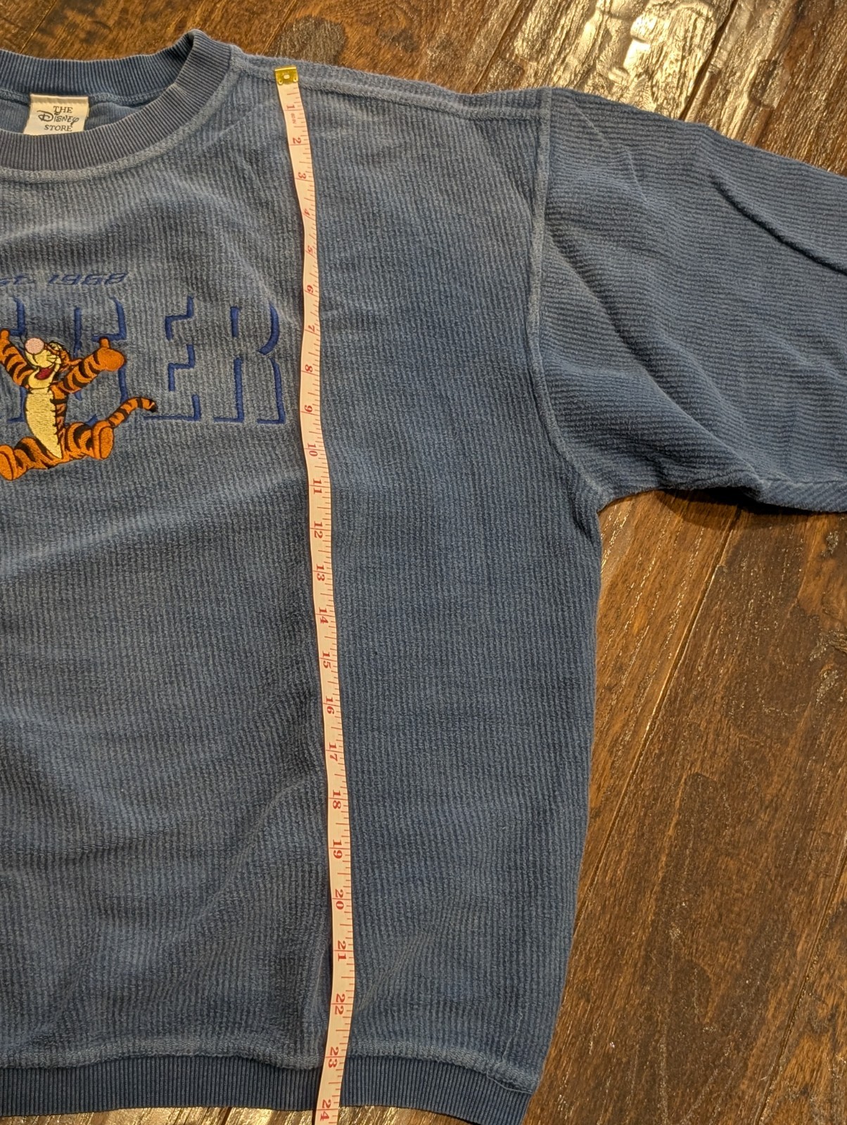 Medium Vintage ’90S The Disney Store Tigger Embroidered Waffle Knit Sweatshirt