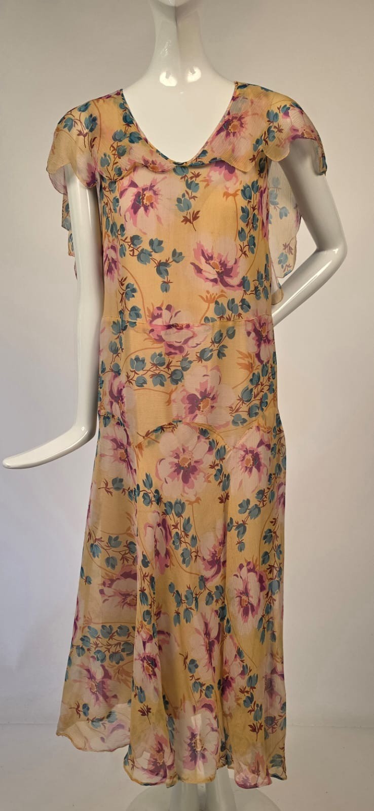 RICH GARDEN FLORAL 1920’S SILK CHIFFON DRESS W FLUTTERING CAPE COLLAR W BOW