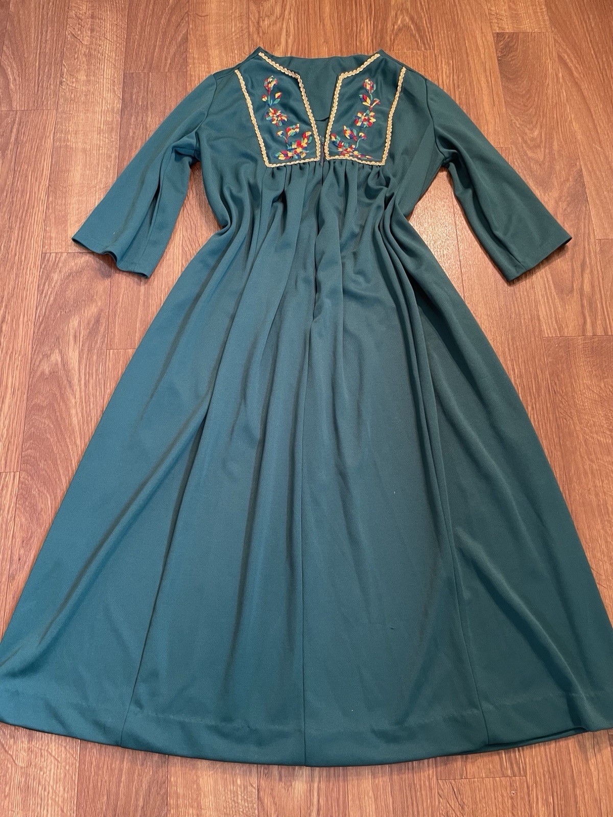 Vintage 70s Green Embroidered Maxi Hostess Dress Folk Boho Lounge Gown M L