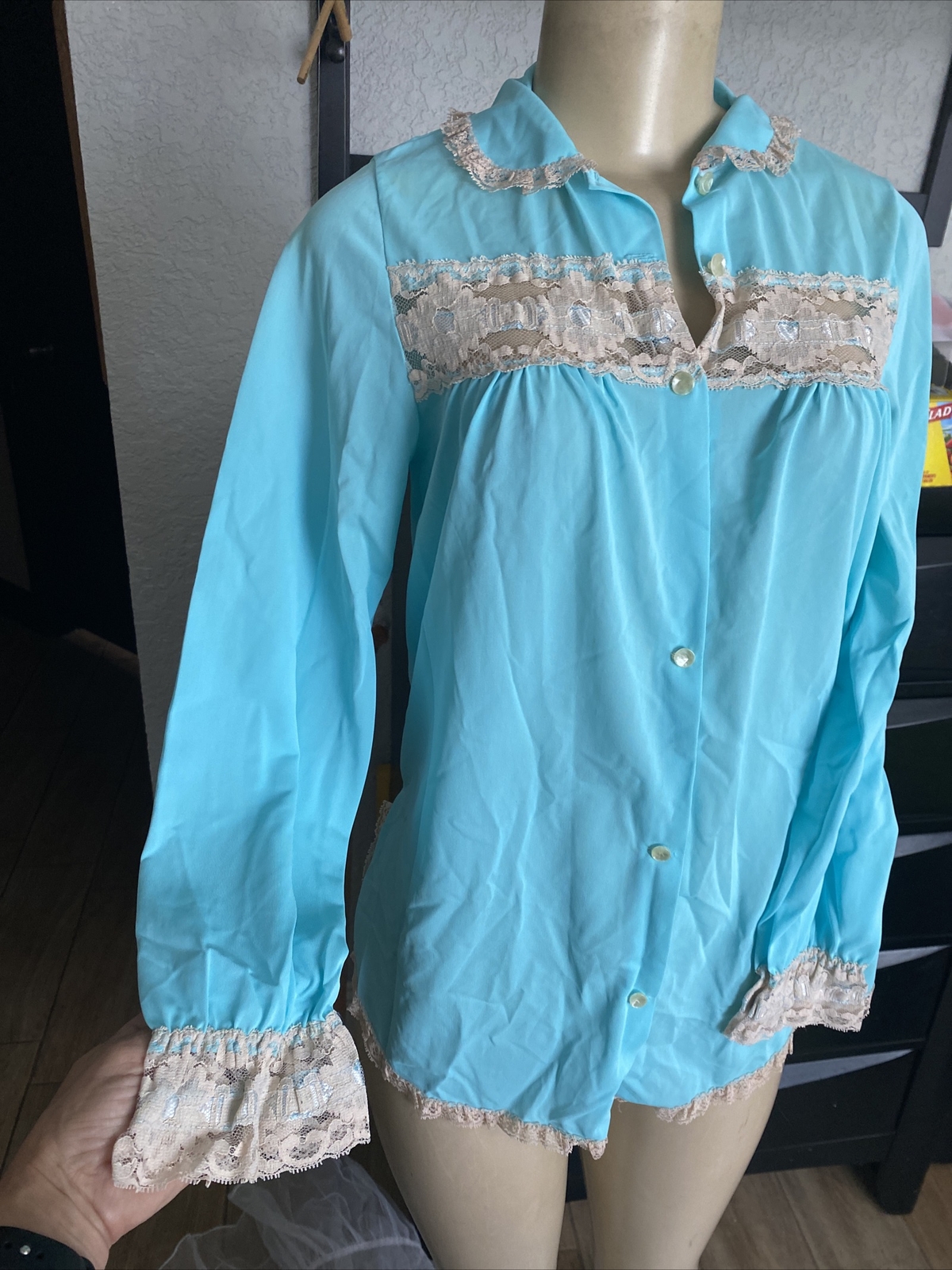 VINTAGE AVIAN Blue W/Lace Trim Bell Sleeves Frilly Sleep Shirt Sz Small 11b