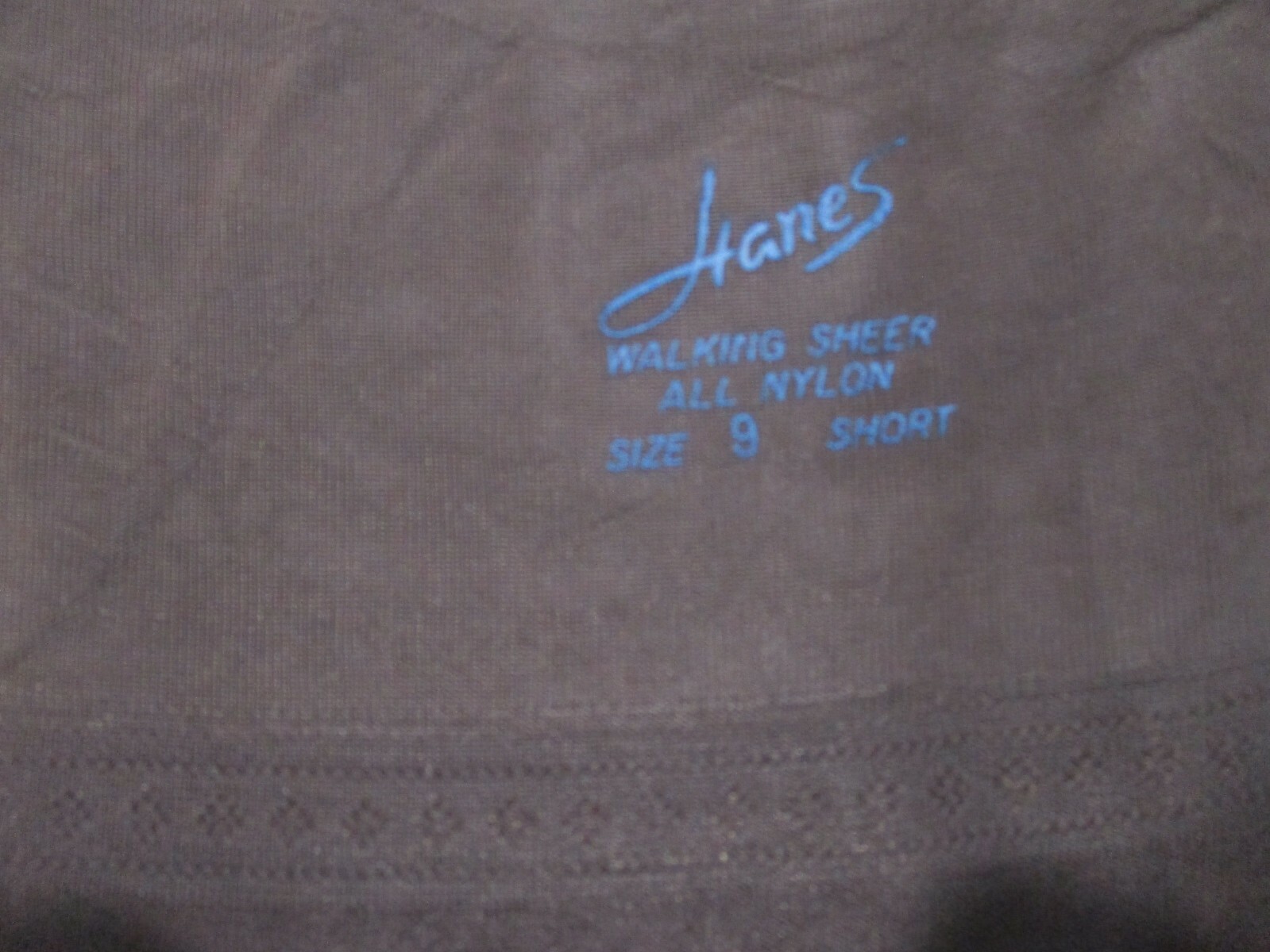 1PR VINTAGE HANES 530 WALKING SHEER RHT NYLON STOCKINGS SZ 9 SHORT TOWN TAUPE