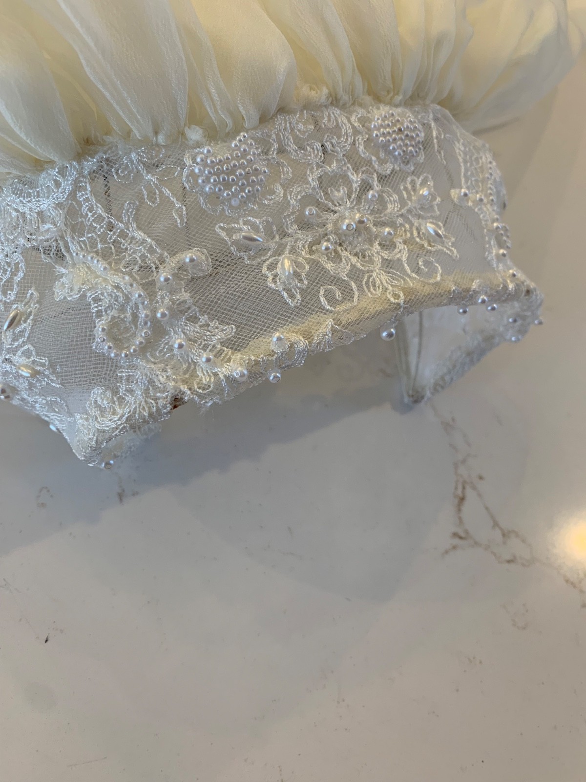 Vintage 60’s Bridal Gown Union Made Bridal Couture Women’s Medium W/ Veil (read)