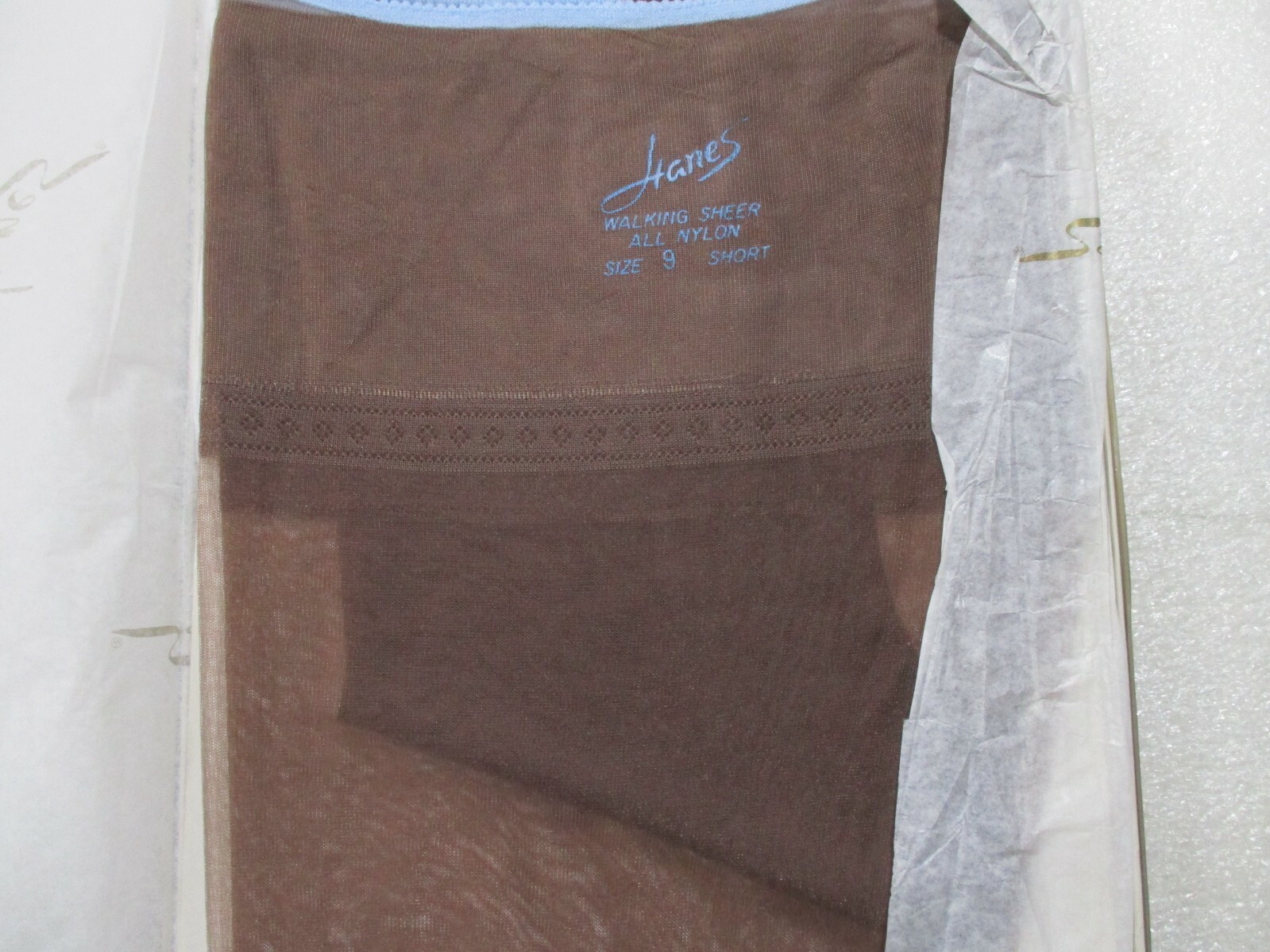 1PR VINTAGE HANES 530 WALKING SHEER RHT NYLON STOCKINGS SZ 9 SHORT TOWN TAUPE