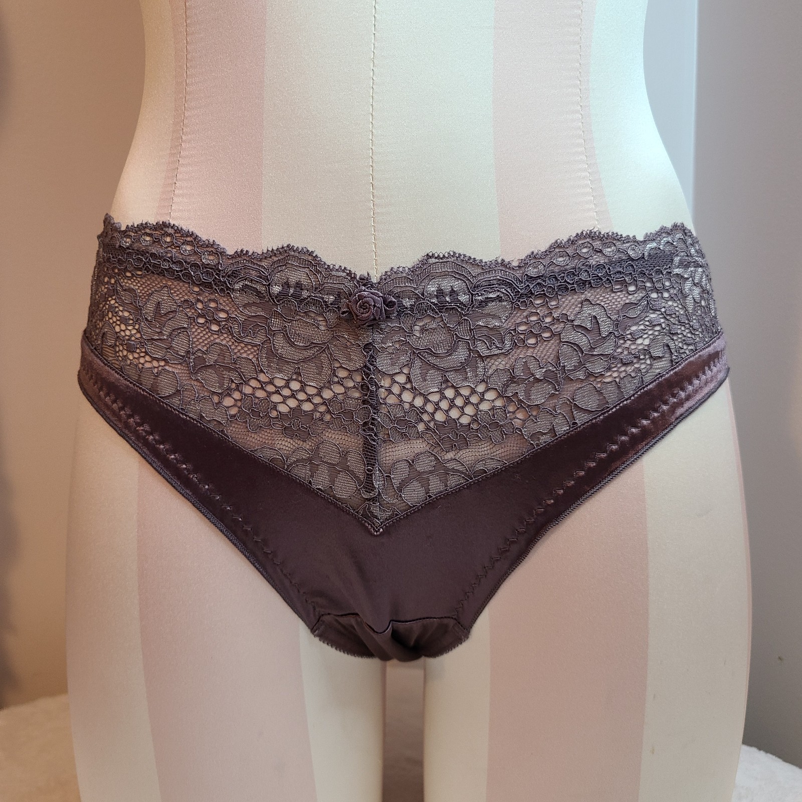 VTG Victoria’s Secret Second Skin Miracle Lace Bra/ Panty Set Size 36C/Sm