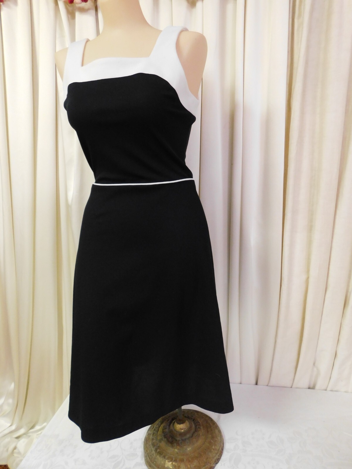 1970’s Vintage Black w/ White Polyester Fit Flare Dress 26″ W