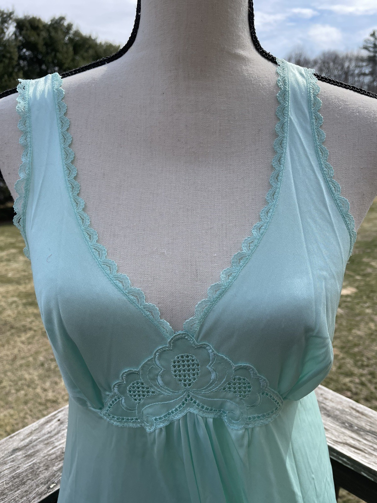 VASSARETTE Nightgown Gown Embroidery Feminine Dainty Nylon Green 70s Vtg Medium