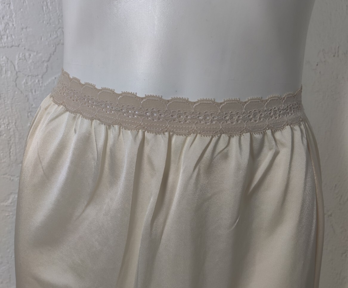 Vintage Greenco Maid Ivory Tan/Nude Slip 31”L 25”Waist Lace Trim 16″ Slit EVC