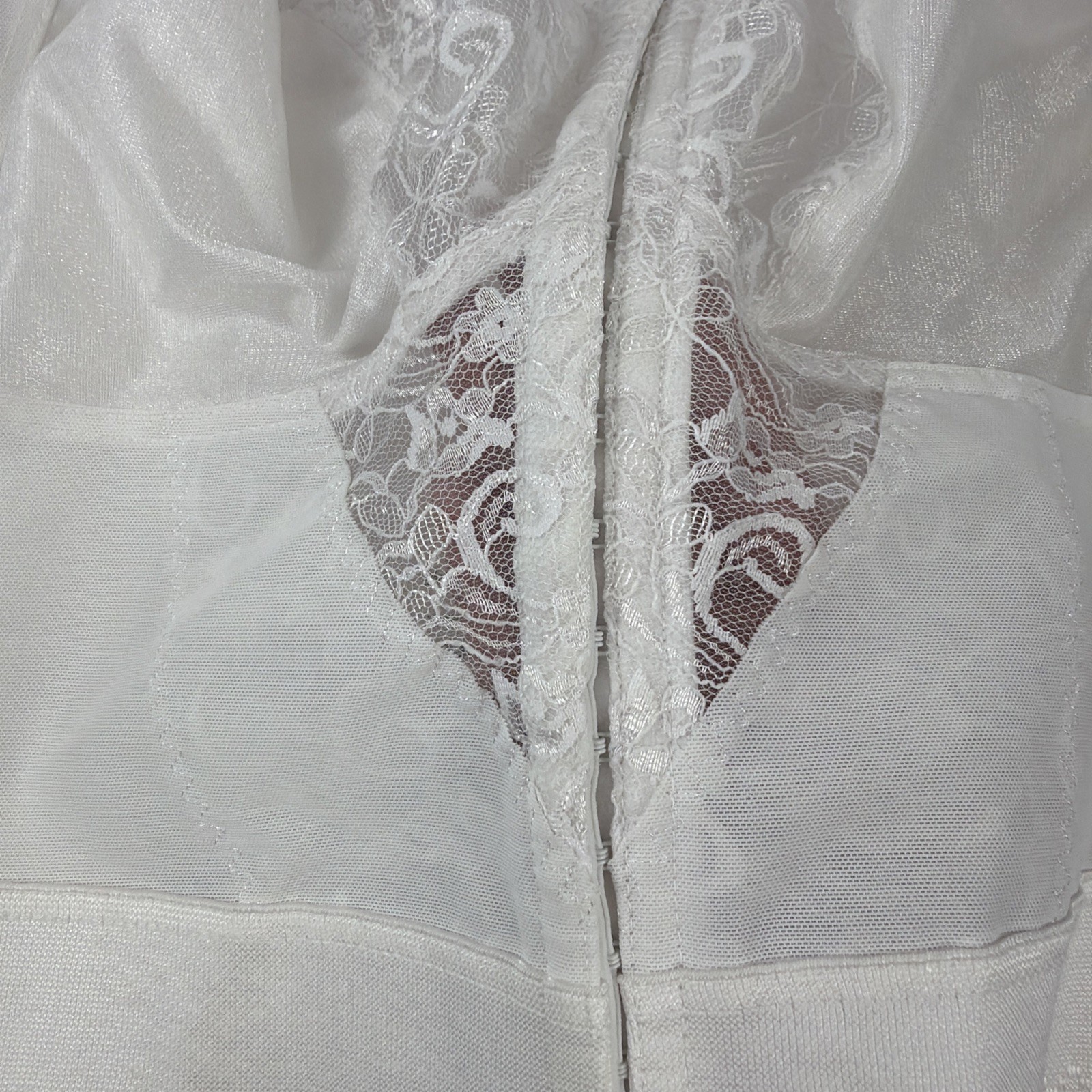 Vintage Carnival 40DDD Longline Bra White Lace Front Hook Boned Style 745