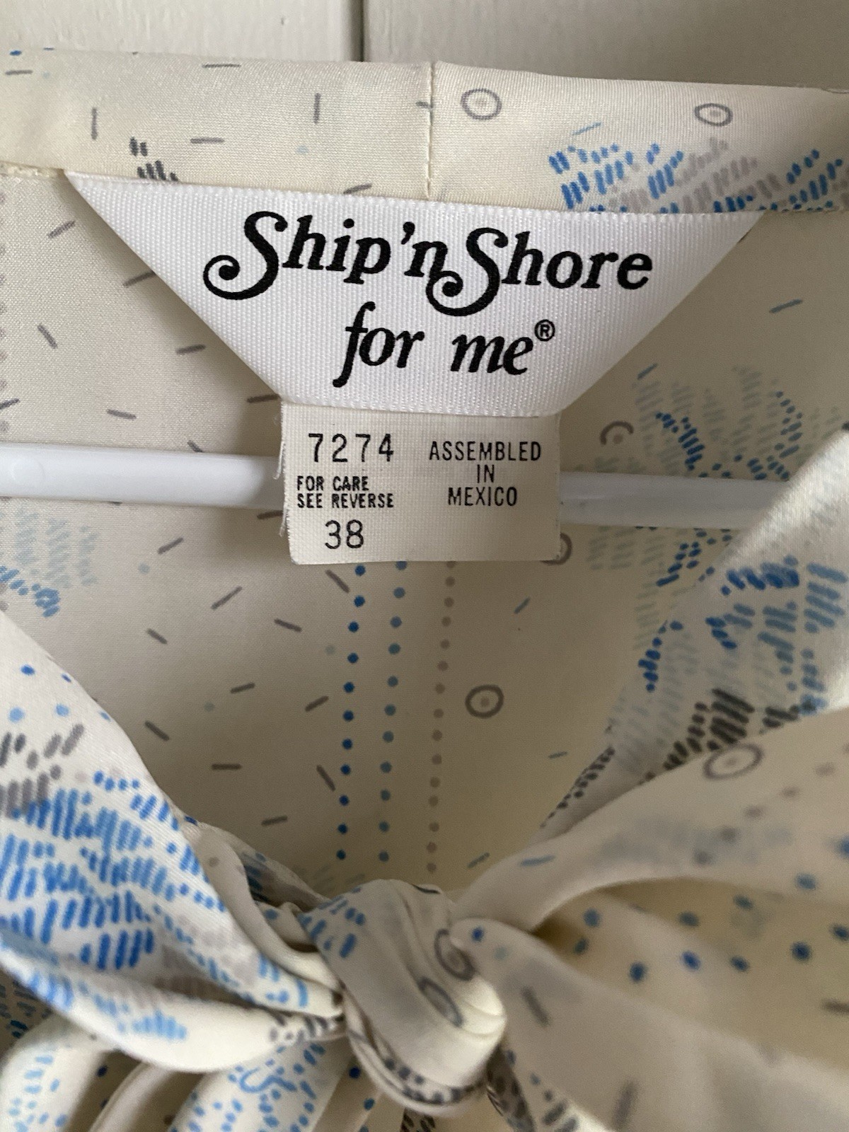 Vintage Ship ’n Shore Ivory/Blue Floral Tie Neck Blouse Size 38-M/L 80s 90s